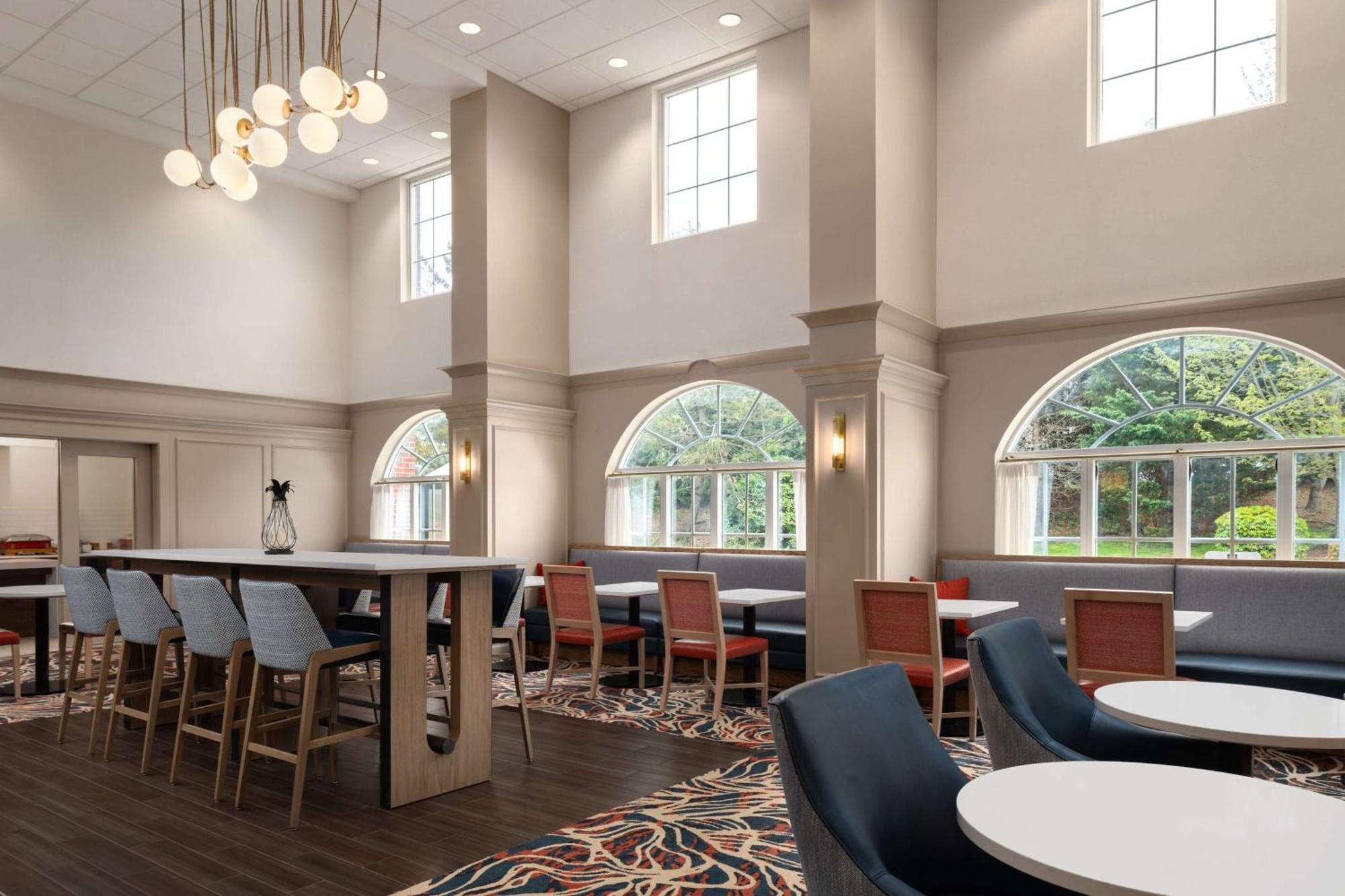 Hampton Inn & Suites Мидълтаун Екстериор снимка