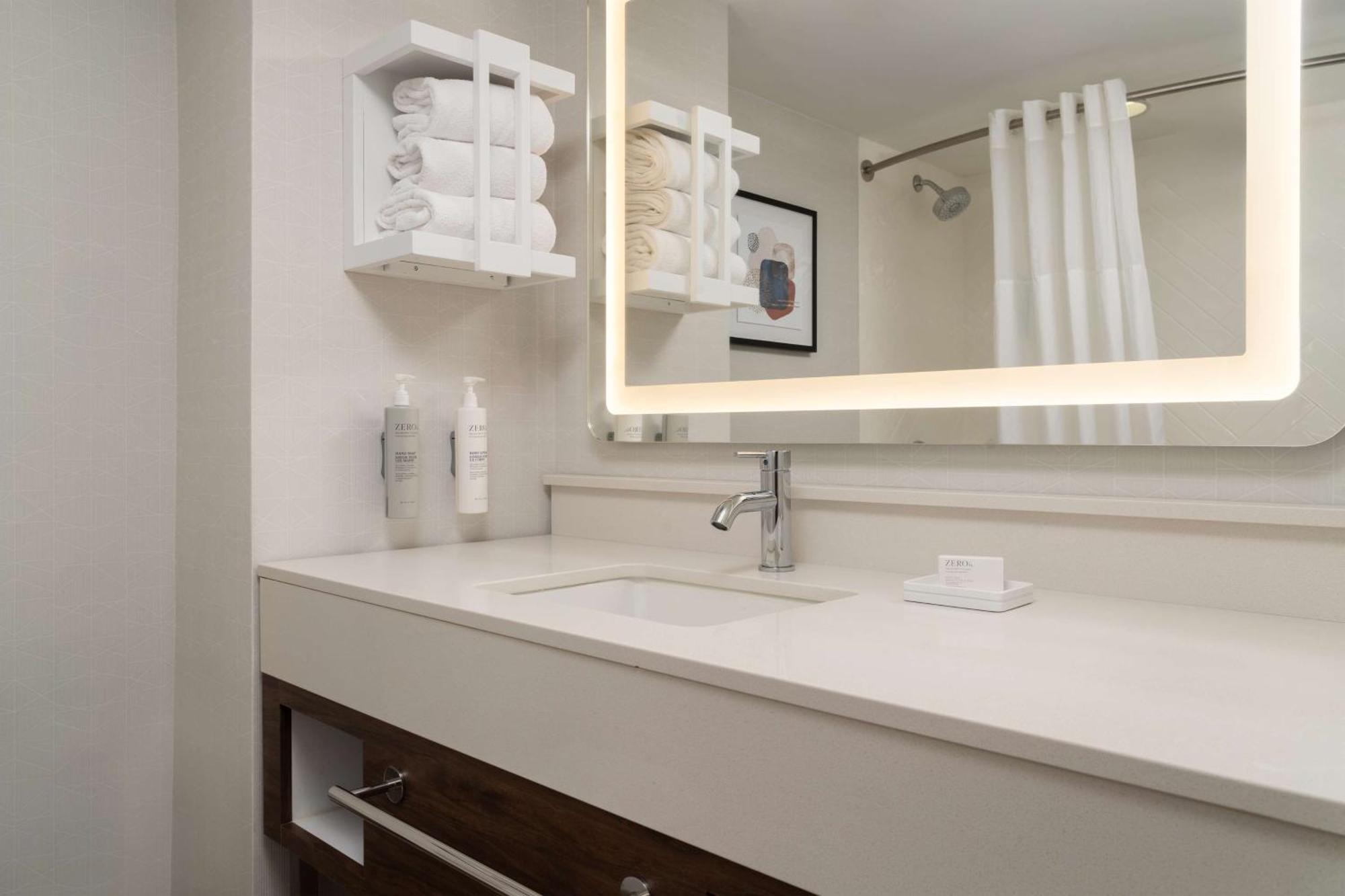 Hampton Inn & Suites Мидълтаун Екстериор снимка