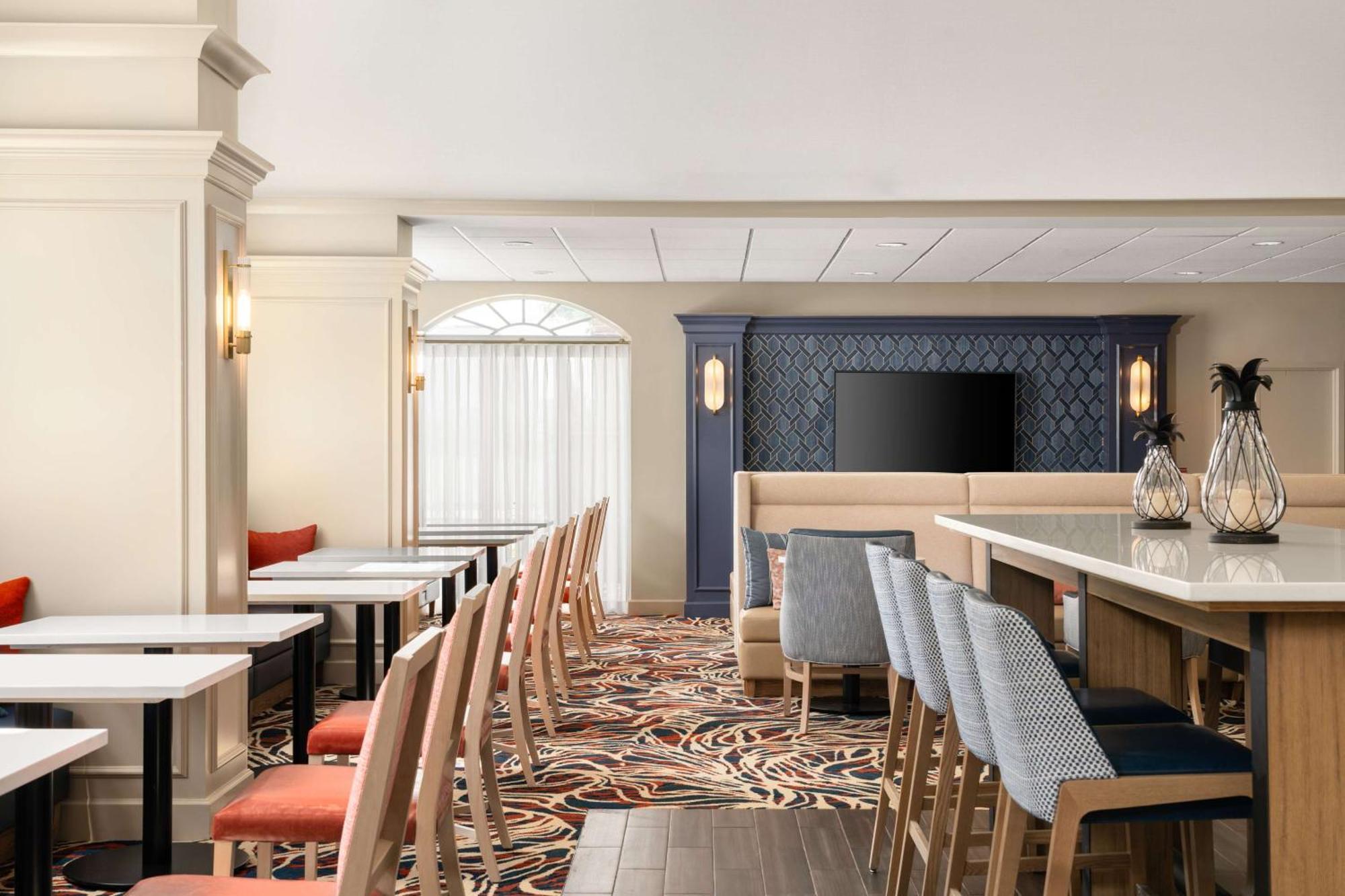 Hampton Inn & Suites Мидълтаун Екстериор снимка