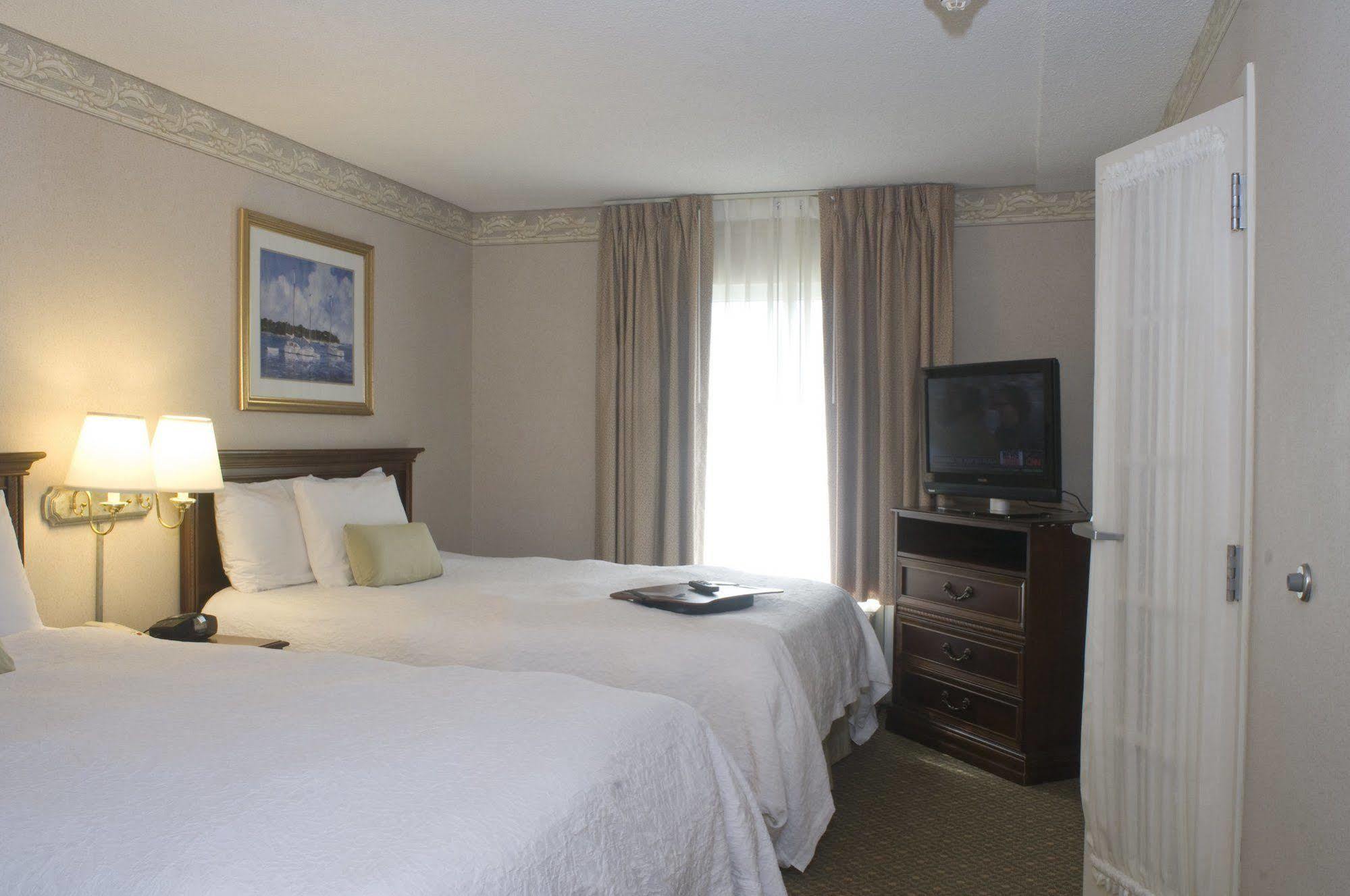 Hampton Inn & Suites Мидълтаун Екстериор снимка