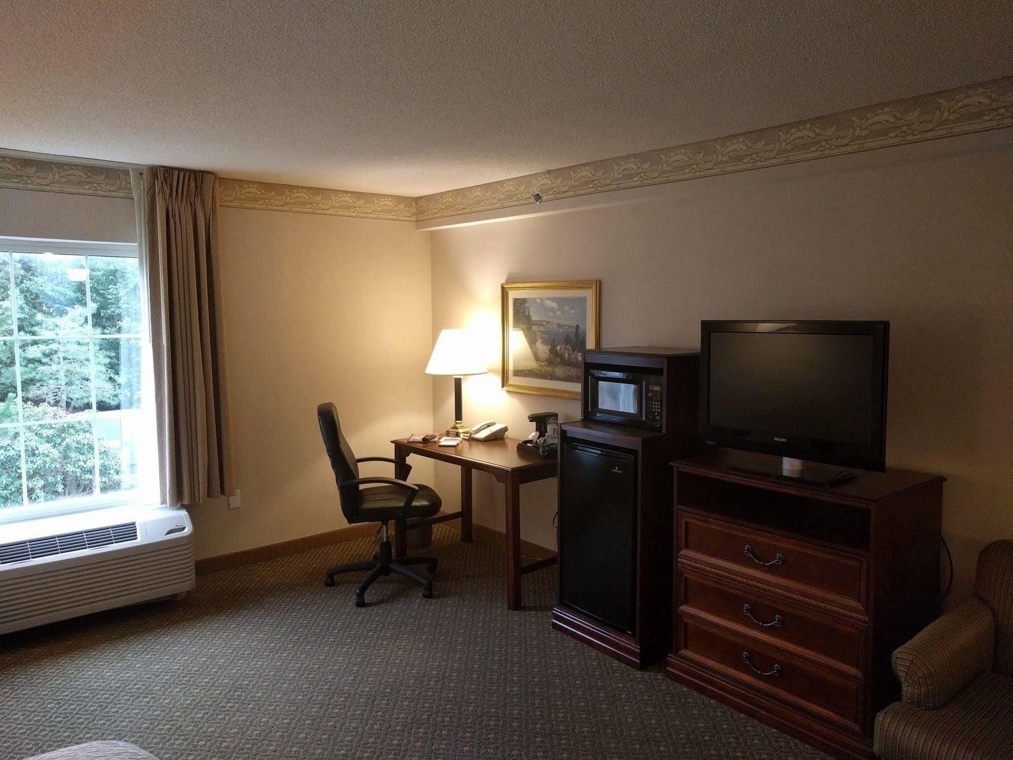Hampton Inn & Suites Мидълтаун Екстериор снимка