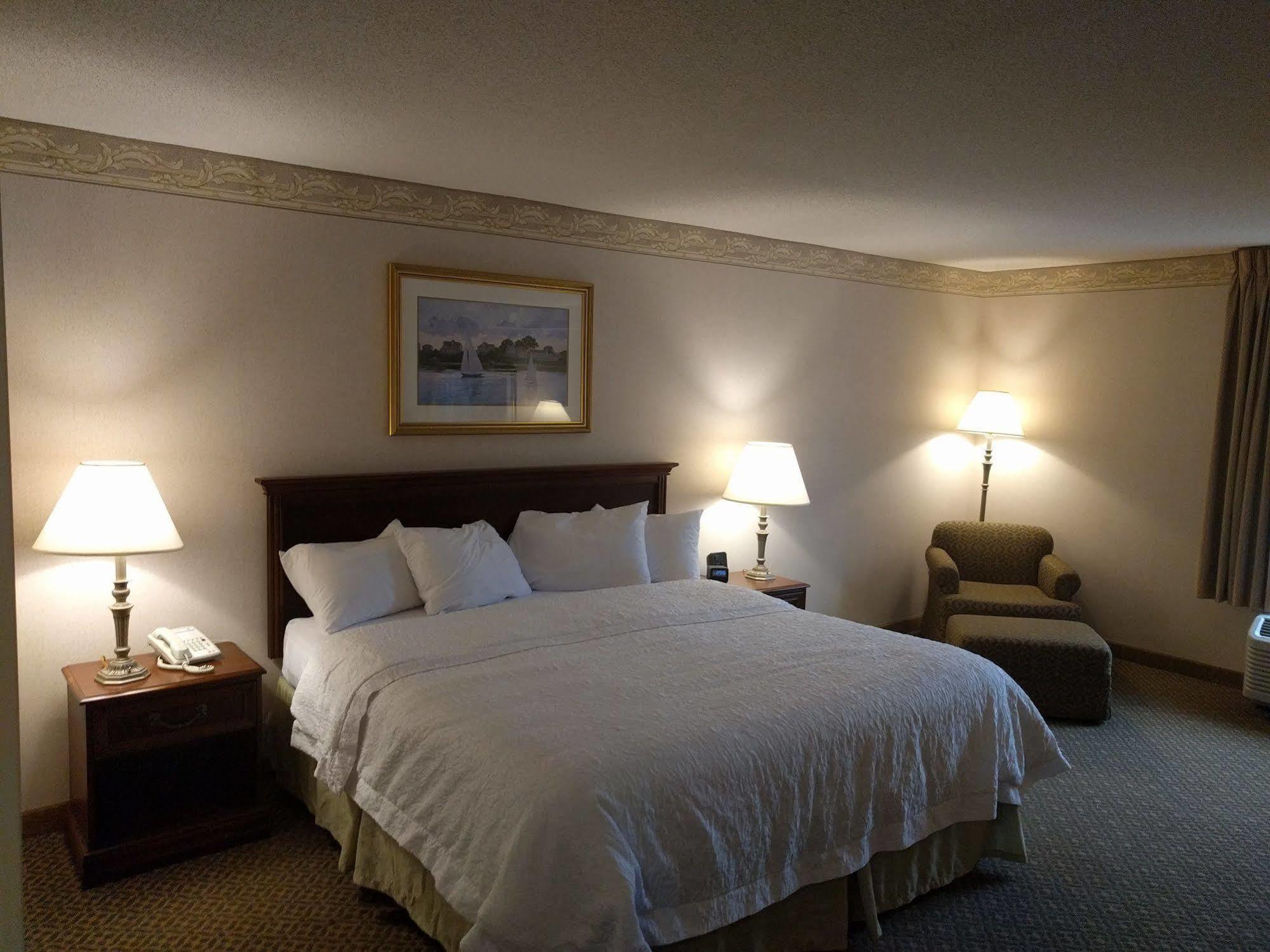 Hampton Inn & Suites Мидълтаун Екстериор снимка
