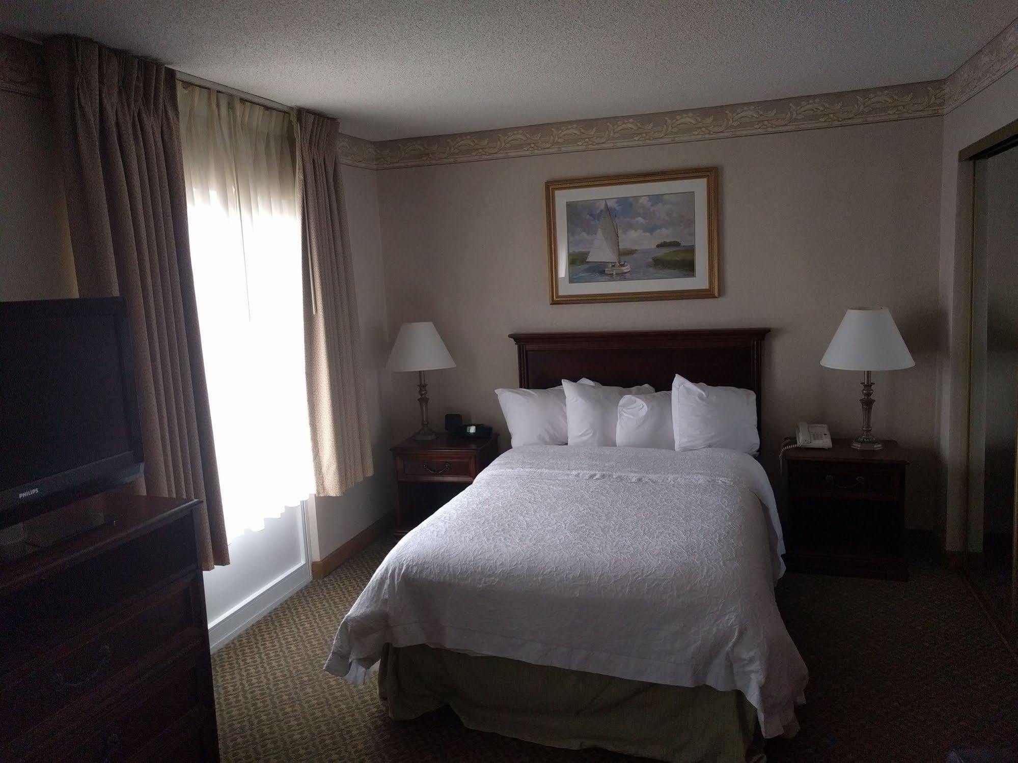 Hampton Inn & Suites Мидълтаун Екстериор снимка